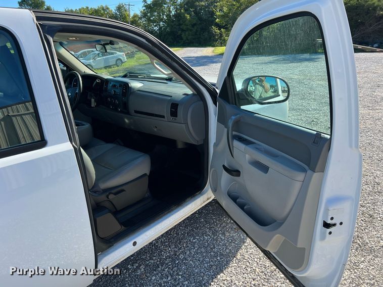 image for item NA9158 2013 Chevrolet Silverado 1500 Ext. Cab pickup truck