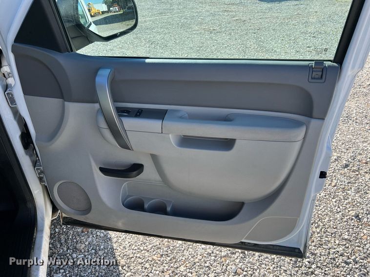 image for item NA9158 2013 Chevrolet Silverado 1500 Ext. Cab pickup truck