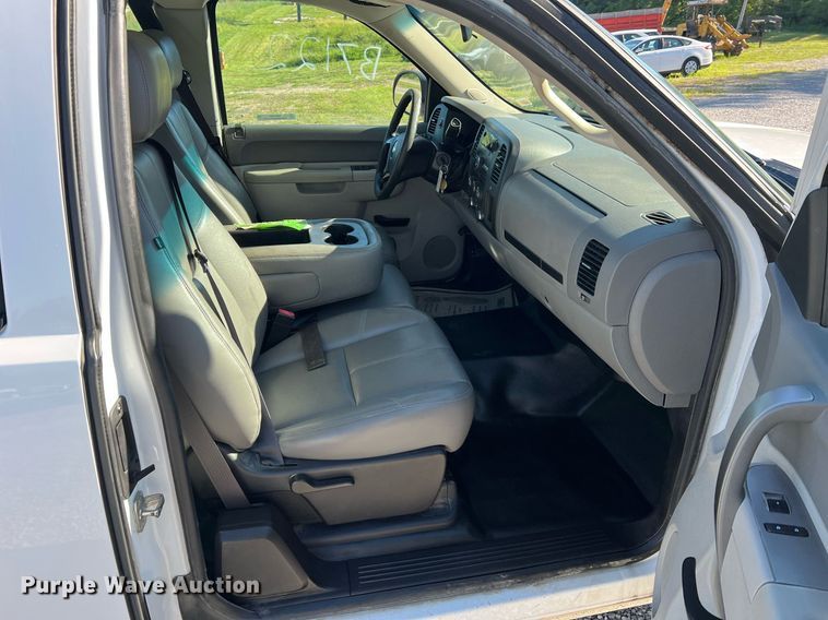 image for item NA9158 2013 Chevrolet Silverado 1500 Ext. Cab pickup truck