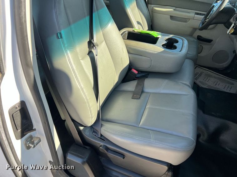 image for item NA9158 2013 Chevrolet Silverado 1500 Ext. Cab pickup truck