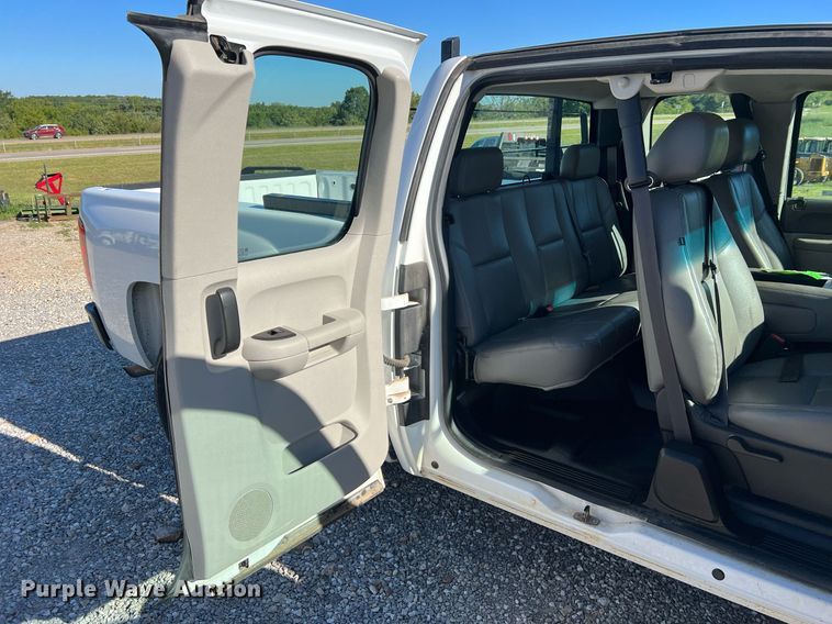 image for item NA9158 2013 Chevrolet Silverado 1500 Ext. Cab pickup truck