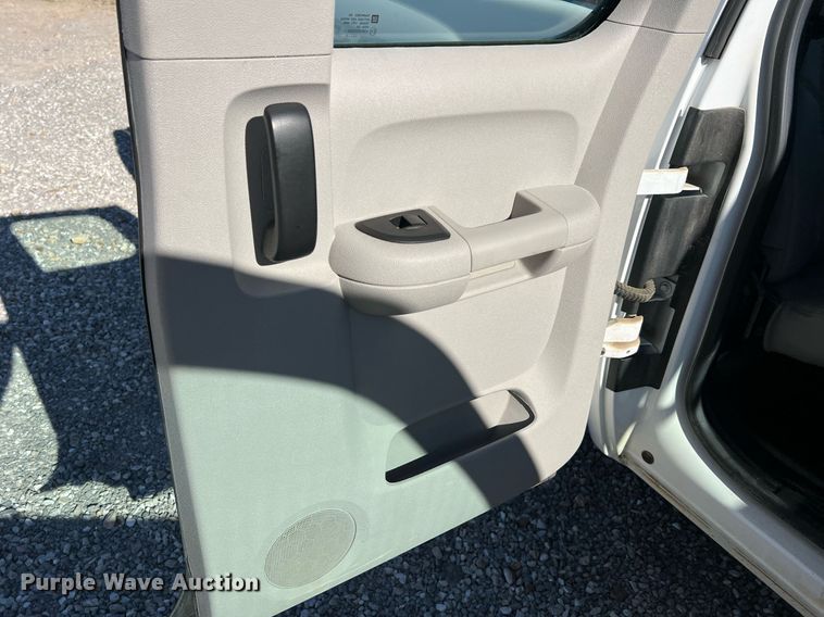 image for item NA9158 2013 Chevrolet Silverado 1500 Ext. Cab pickup truck