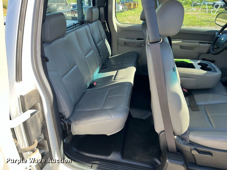 image for item NA9158 2013 Chevrolet Silverado 1500 Ext. Cab pickup truck