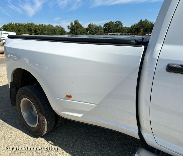 image for item NF9095 2017 Dodge Ram 3500  Crew Cab pickup truck