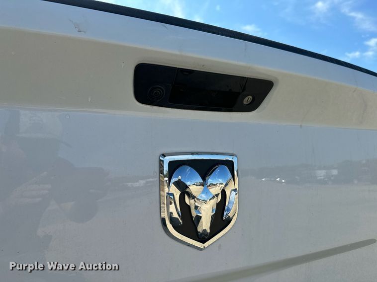 image for item NF9095 2017 Dodge Ram 3500  Crew Cab pickup truck