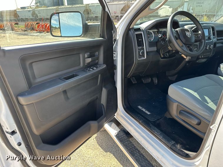 image for item NF9095 2017 Dodge Ram 3500  Crew Cab pickup truck