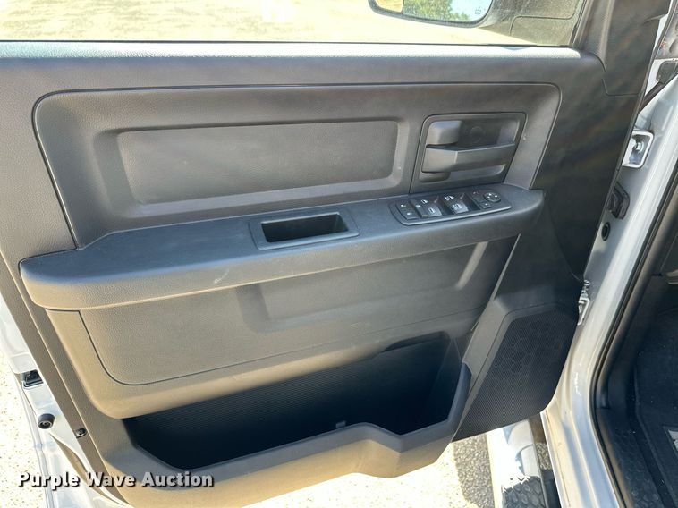 image for item NF9095 2017 Dodge Ram 3500  Crew Cab pickup truck