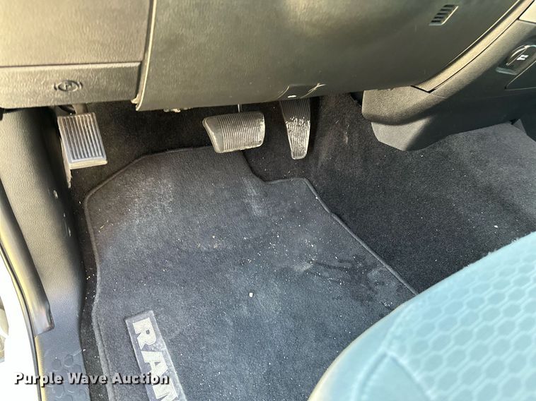 image for item NF9095 2017 Dodge Ram 3500  Crew Cab pickup truck