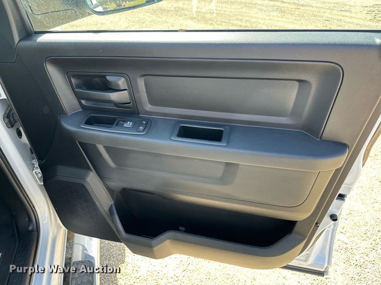 image for item NF9095 2017 Dodge Ram 3500  Crew Cab pickup truck