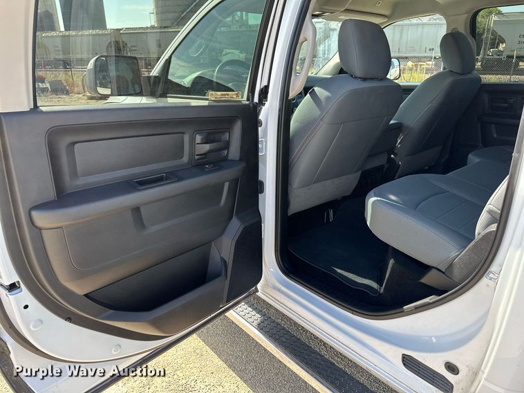 image for item NF9095 2017 Dodge Ram 3500  Crew Cab pickup truck