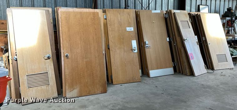 image for item NF9106 Approximately 61 doors