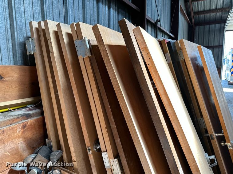 image for item NF9106 Approximately 61 doors