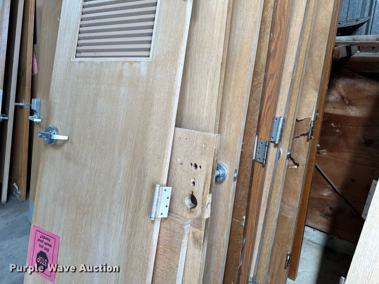 image for item NF9106 Approximately 61 doors