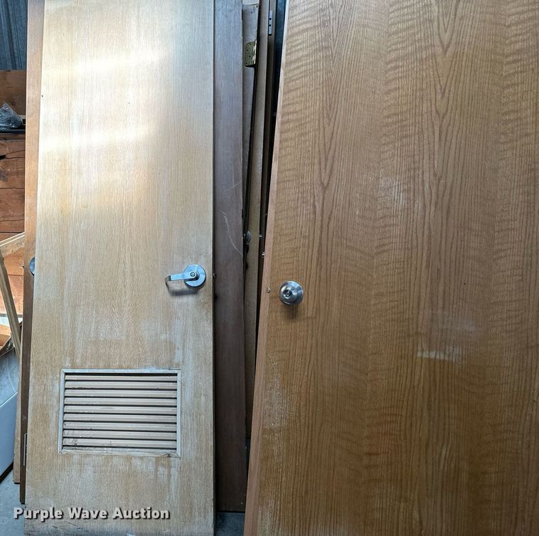 image for item NF9106 Approximately 61 doors