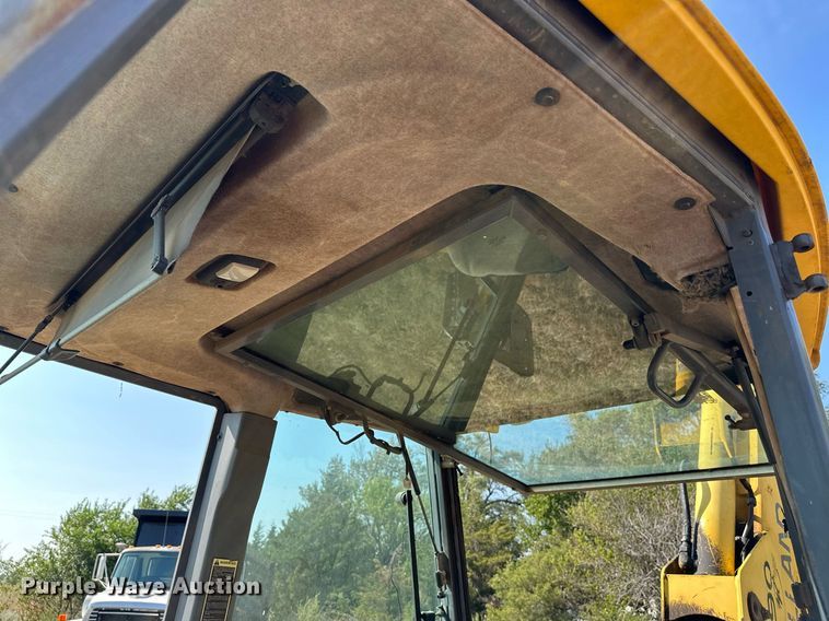 image for item NF9142 2001 New Holland LB90  backhoe