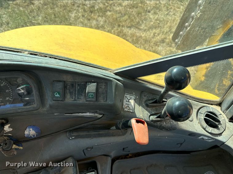 image for item NF9142 2001 New Holland LB90  backhoe