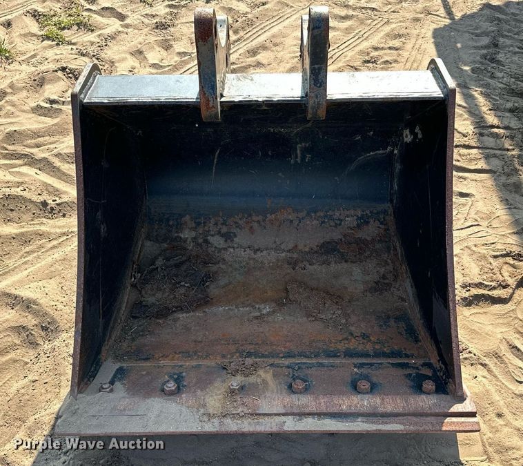 image for item NF9143 TAG NH LB90  backhoe bucket