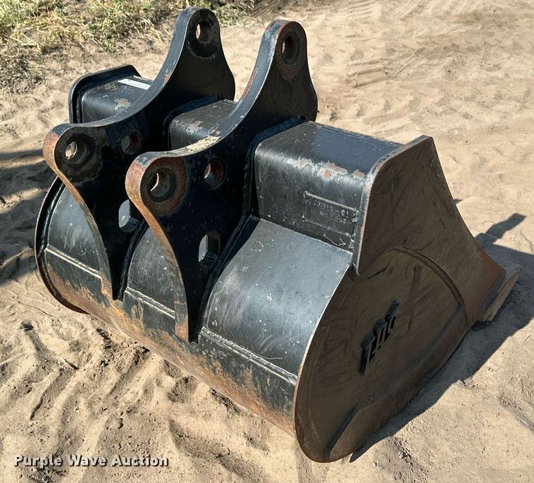 image for item NF9143 TAG NH LB90  backhoe bucket