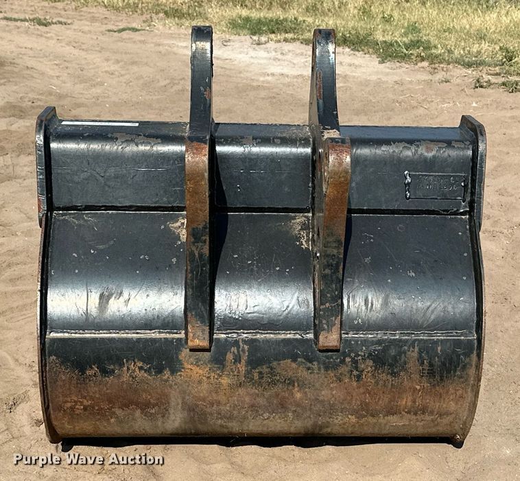 image for item NF9143 TAG NH LB90  backhoe bucket