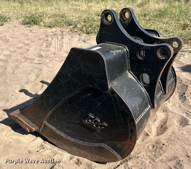 image for item NF9143 TAG NH LB90  backhoe bucket