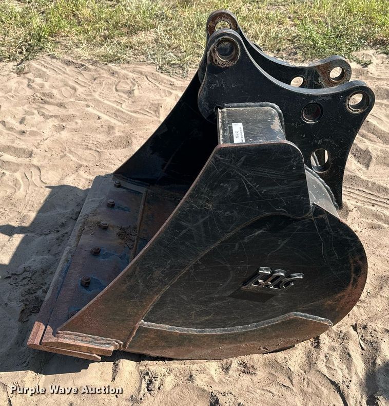 image for item NF9143 TAG NH LB90  backhoe bucket