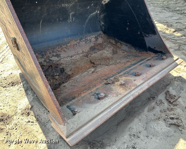 image for item NF9143 TAG NH LB90  backhoe bucket