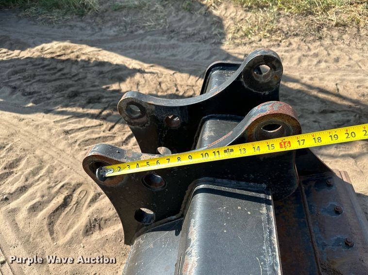 image for item NF9143 TAG NH LB90  backhoe bucket