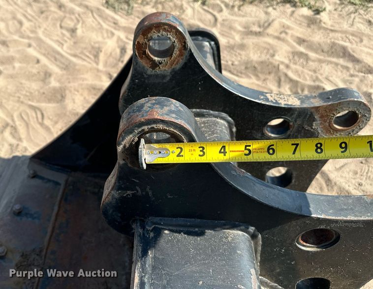 image for item NF9143 TAG NH LB90  backhoe bucket