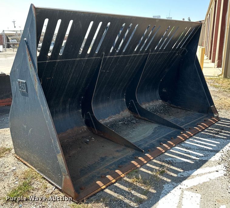 image for item NF9156 Caterpillar  wheel loader bucket