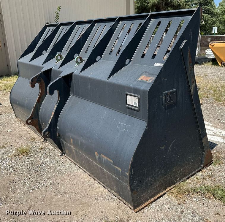 image for item NF9156 Caterpillar  wheel loader bucket