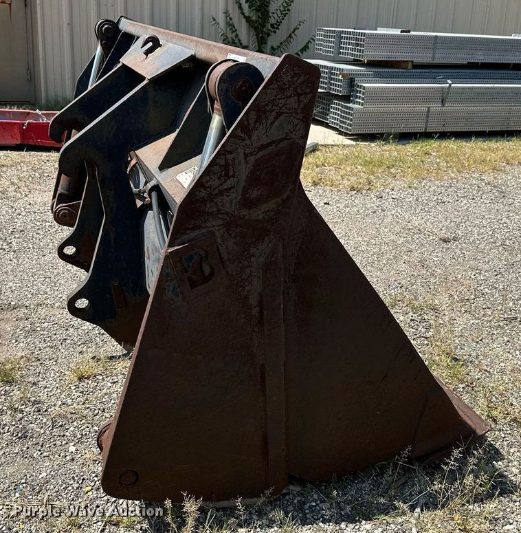 image for item NF9157 Balderson 3IT2Y0  four-in-one wheel loader bucket