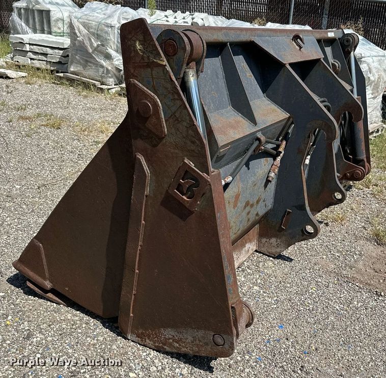 image for item NF9157 Balderson 3IT2Y0  four-in-one wheel loader bucket