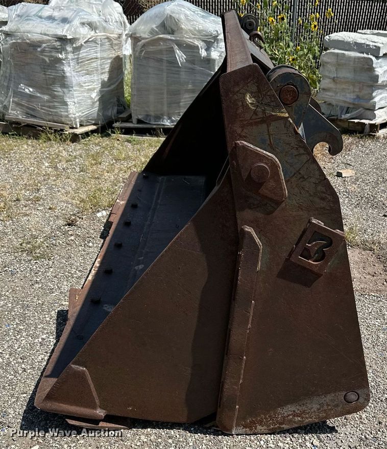 image for item NF9157 Balderson 3IT2Y0  four-in-one wheel loader bucket