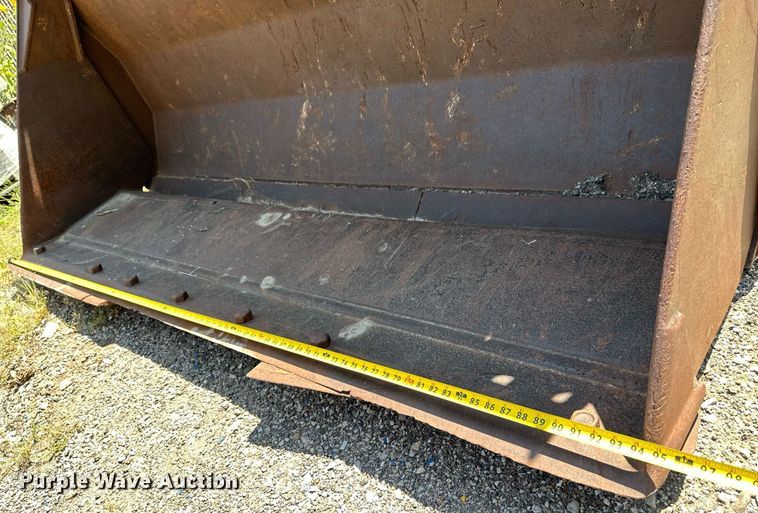 image for item NF9157 Balderson 3IT2Y0  four-in-one wheel loader bucket