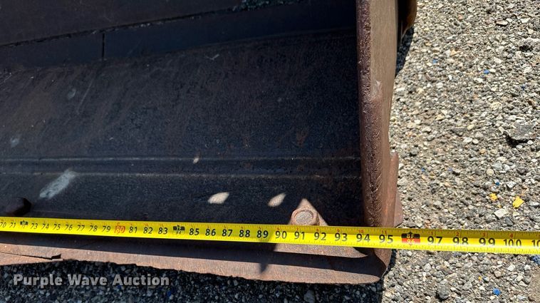 image for item NF9157 Balderson 3IT2Y0  four-in-one wheel loader bucket