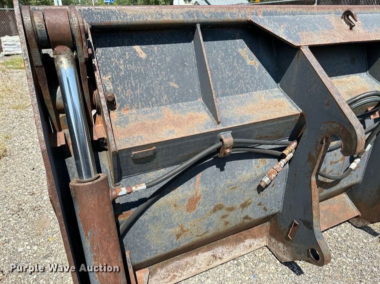 image for item NF9157 Balderson 3IT2Y0  four-in-one wheel loader bucket