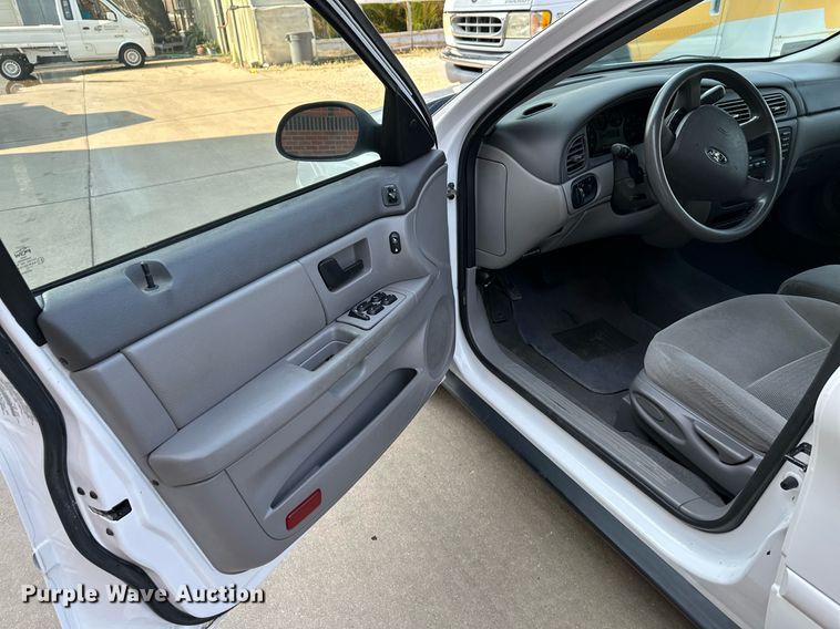 image for item NF9190 2006 Ford Taurus SE