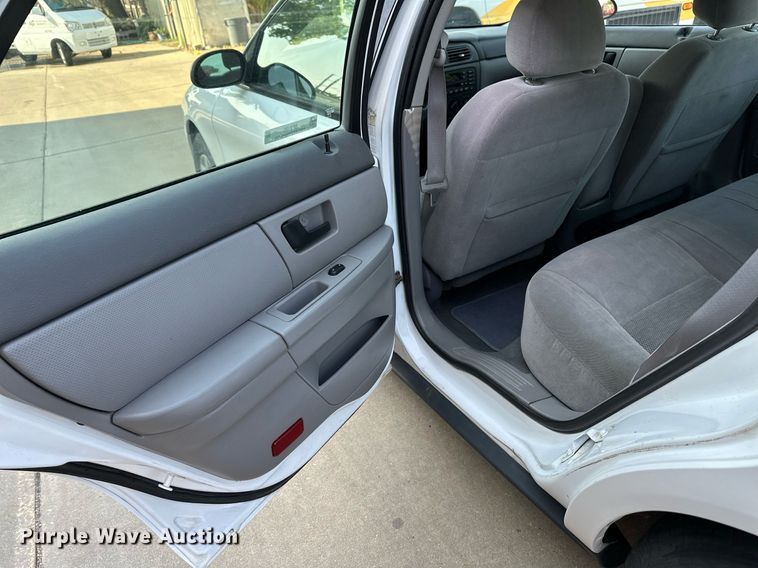 image for item NF9190 2006 Ford Taurus SE