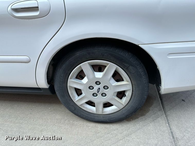 image for item NF9190 2006 Ford Taurus SE