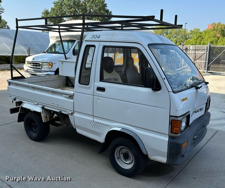 image for item NF9192 1993 Daihatsu Hijet S80LP-JTRK  mini truck