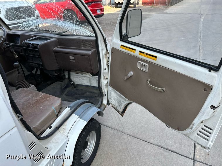 image for item NF9192 1993 Daihatsu Hijet S80LP-JTRK  mini truck