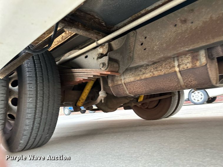 image for item NF9193 2001 Ford E450 Super Duty  shuttle bus