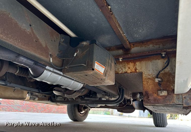 image for item NF9193 2001 Ford E450 Super Duty  shuttle bus