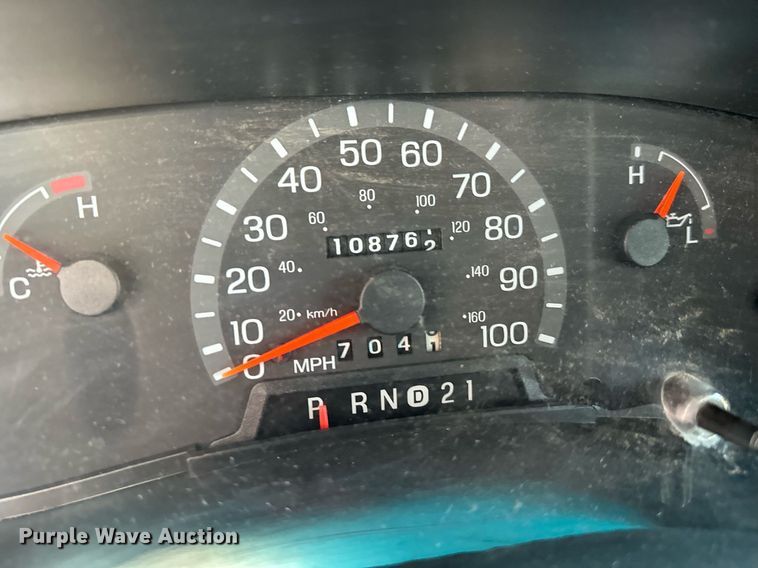 image for item NF9193 2001 Ford E450 Super Duty  shuttle bus