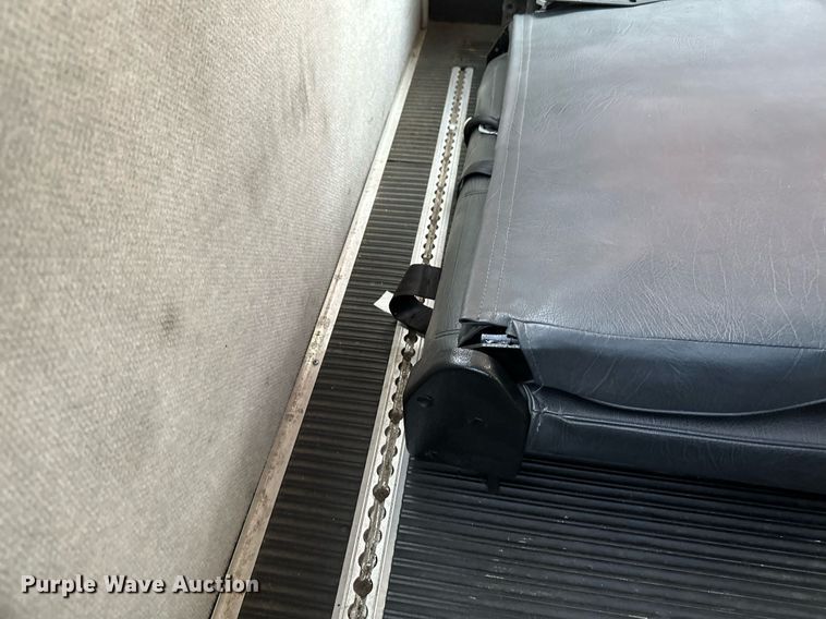 image for item NF9193 2001 Ford E450 Super Duty  shuttle bus