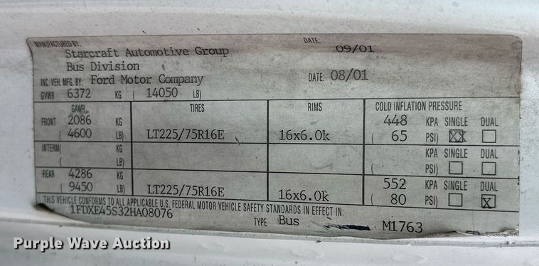 image for item NF9193 2001 Ford E450 Super Duty  shuttle bus