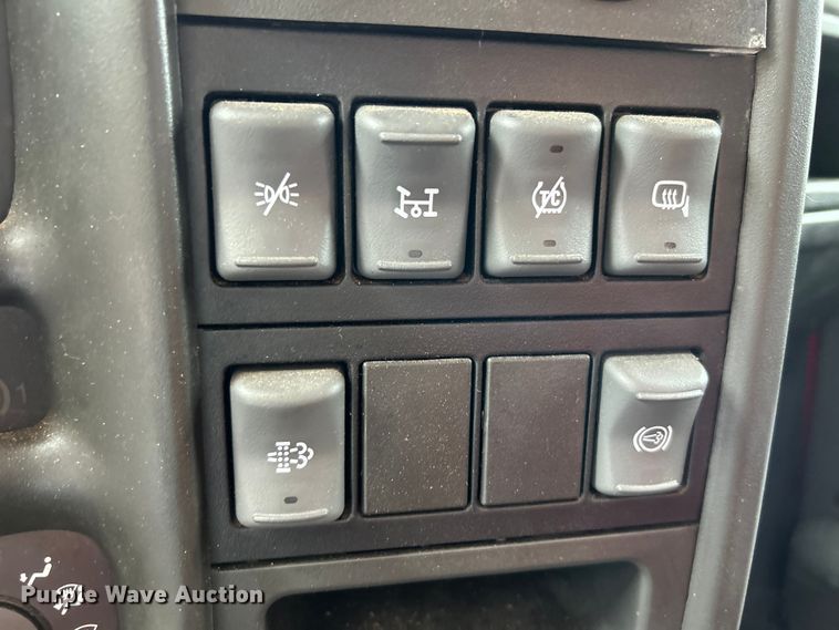 image for item NL9400 2009 GMC C7500  dump truck