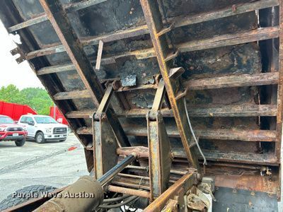 image for item NL9400 2009 GMC C7500  dump truck