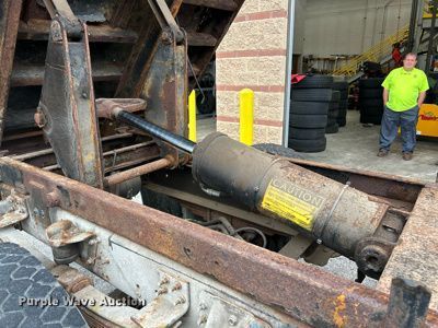 image for item NL9400 2009 GMC C7500  dump truck