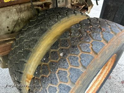 image for item NL9400 2009 GMC C7500  dump truck